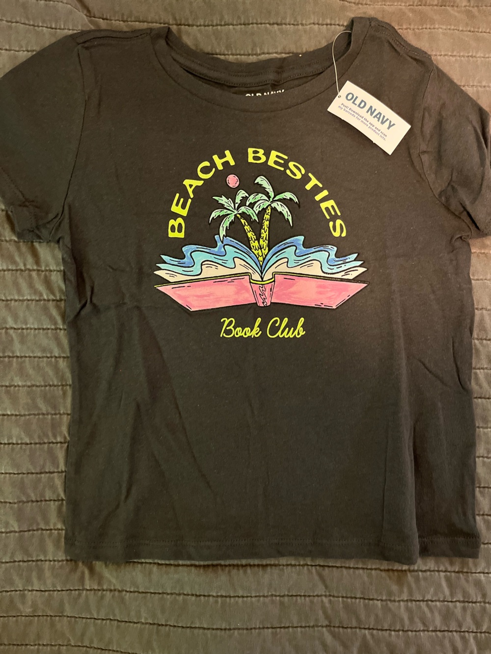 Old Navy Dark Gray 'Beach Besties Book Club' Graphic Tee